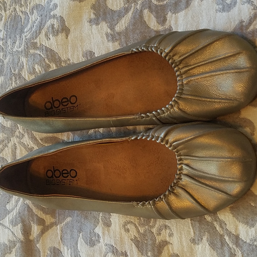 Abeo Taylin silver flats